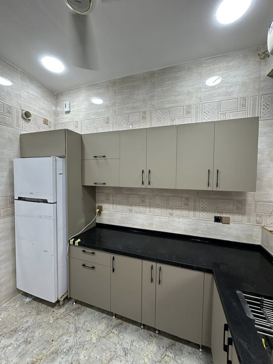 مرحباً بكم في شركة المطبخ الابيض
تسعدنا زيارتكم زبائننا الكرام في موقعنا حي دجلة مجاور اسواق اميرة 
نقدم لكم عروض السنة الجديدة 
مع هداية 
يتميز بها مطبخكم 
اجود انواع الخشب من ال MDF 
HDF 
يتوفر لدينا الوان (صبغ سيارات) حراري مع الوان الاكرلك الاسباني بكل الخامات 
العروض مستمره الى نهاية شهر  الواحد 
اهلاً وسهلاً بكم من الساعة ١٠ صباحاً الى ال١٠ مسائاً 
للاستفسار تواصلو مع الصفحة او الاتصال على الارقام التالية 
*********** 
***********
