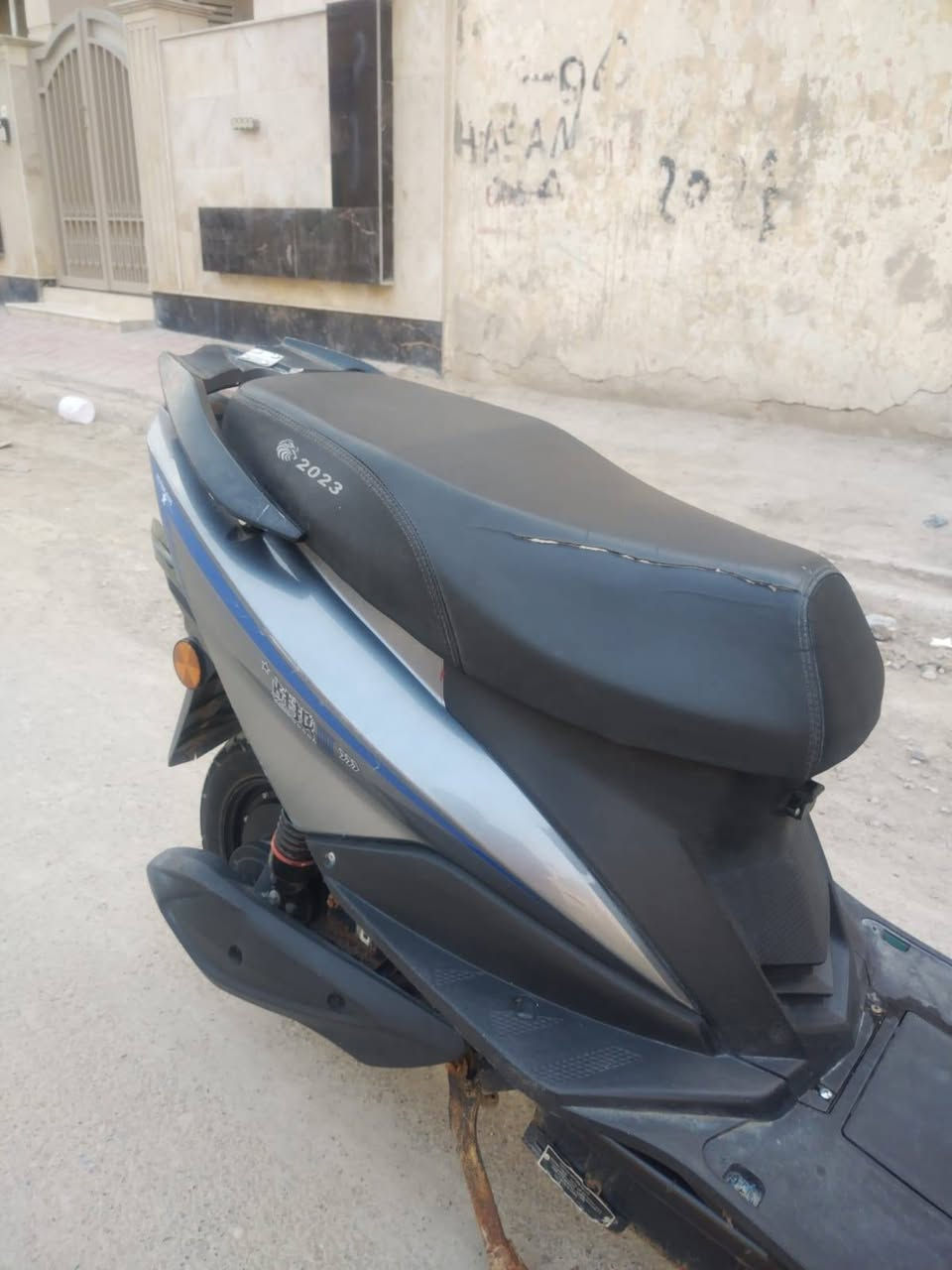 السلام عليكم
دراجه شحن ماكس
دراجه نضيفه وكامله 
الدراجه 7 بطاريات كبار تمشي مسافات طويله 
3 نمر دراجه صاروخ بل مشي
كهربائيات شغاله 
بيه نضام بك R ونضام بارك P
وياه بصمه وسويج وشاحنه الاصليه 84V

السعر 400 
العنوان بغداد الامين 
رقم ***********
