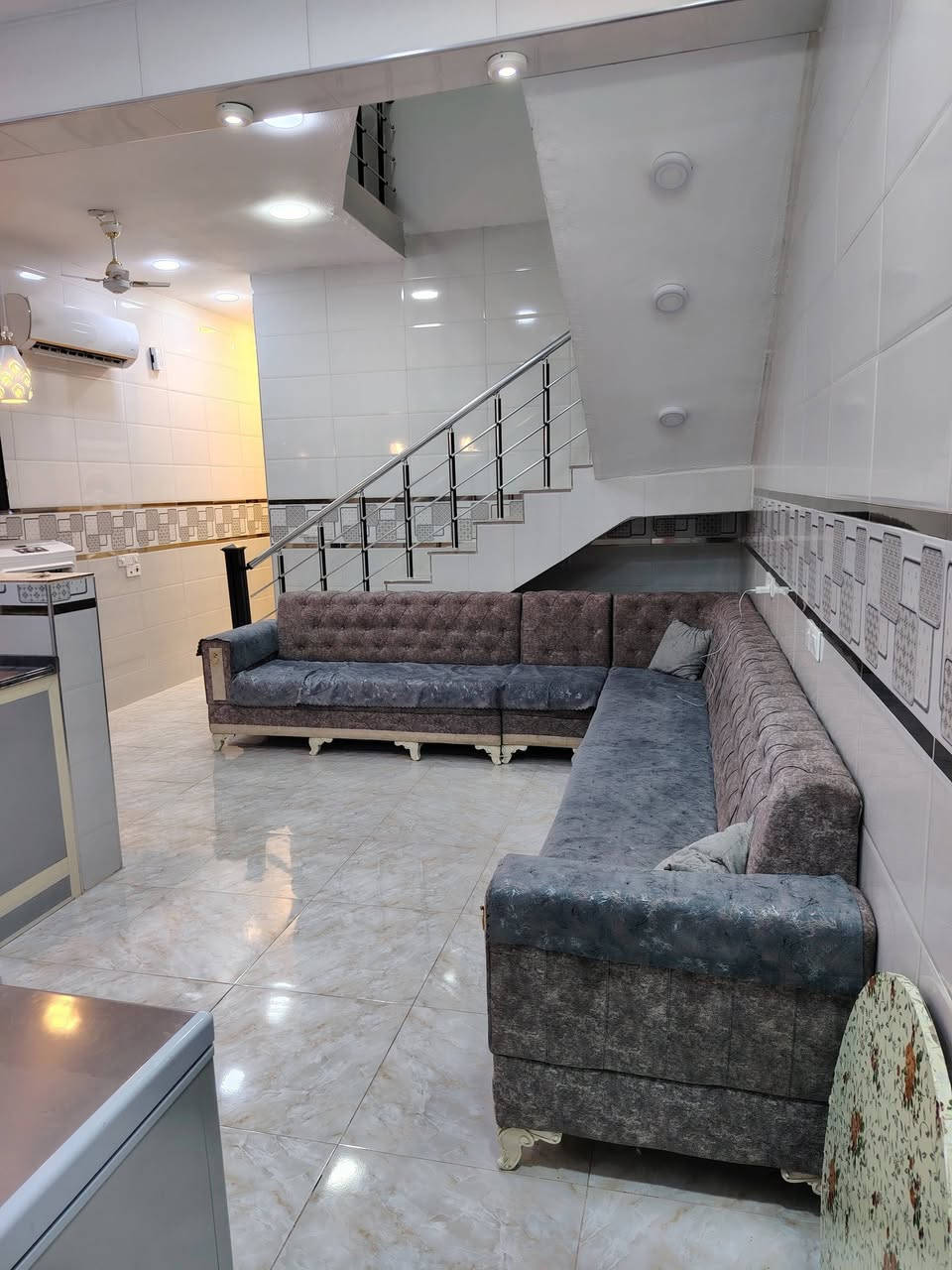 دار للبيع بهرز نهاية حي القادسية قرب مولد نزهان بناء 24 مساحة 100 متر 5 في 20    

***********
***********
