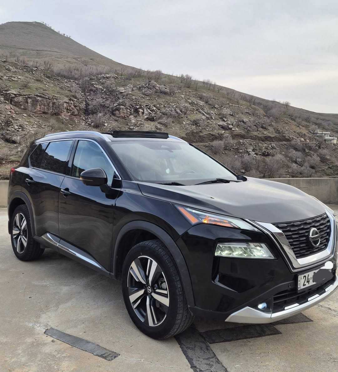 بسم الله الرحمن الرحیم
نيسان روج 2021 SL AWD فوول مواصفات ماشی 52 mil
محرك ٤ سلندر 2500 cc 
سیاره بدون صبغ بدون ارباك ، ارباكات كله سلیمه بلادی شرط سیارە مال بیت مابی مصاریف .
سیاره باقی علی البلادی بدون رصعه بدون بارد بدون ای شی ، بالعافیه علی یاخذها
رقم شاصی و سونار داخل منشور
فوول مواصفات SL AWD :
بصمه تشغیل عن بعد بانوراما فور ويل دبل اكسل 5 كاميرة قيادة الية قيادة نظام ايكو وستاندرد و صبورت رادار  ۳٦۰ حساسات خلفيه توقف ذاتی كشن جلد كشن كهربائي  
كشن هيتر كشنات خلفی تدفئه سكان هيتر    
لايتات متركس ال اي دي (زينون)
لايتات تفاعليه ويه رادار تقوه وتضعف
بك لايت لد شفتات بل ستيرن
٥ بصمات جميع ابواب وصندوق
رادار امامي وجانبي وخلفي
نقط عمياء خروج عن مسار
توقف الى خلف في حالة تنبئ بل اصطدام
توقف ذاتي في حالة تنبئ بل اصطدام من امام هندبريك بصمه اوتوهولد بريك بل ازدحام تحكم ستيرن جهتين جامات الخلفي برده صندوق كهربائي .......
گیر و محرک تحویل غرامات کلە بشرط وكاله باسمی رقم دهوک دولی تحویل وکالە بشرط 
*********** viber & watsapp
