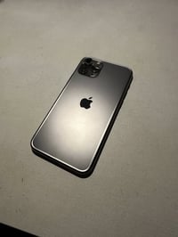 ايفون 11 برو فقط الجهاز وتر على وضع الشركه بطاريه 78 ذاكره 256 كلشي شغ...