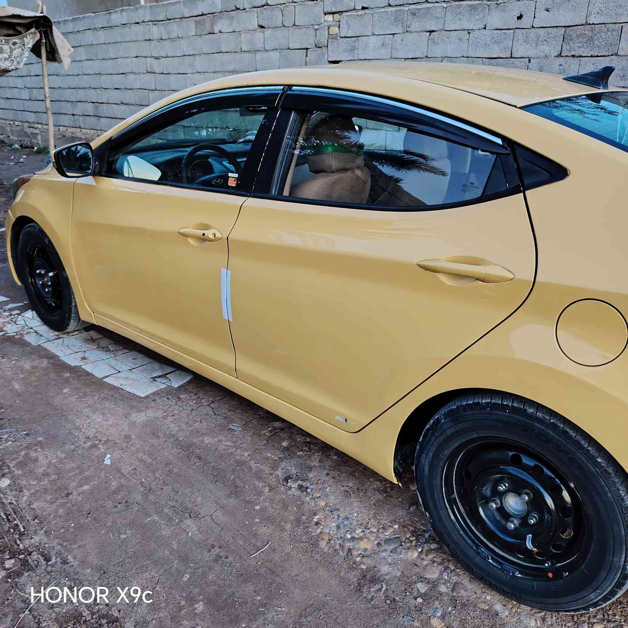 سلام عليكم النترا فول مواصفات موديل 2012 الرقم بغداد  دولي بصمة وفتحة حدادية جديدة  وكير و محرك  مكفولات  عدا قطعة واحدة  الباب الخلف السائق  
رقم الهاتف/ ***********
