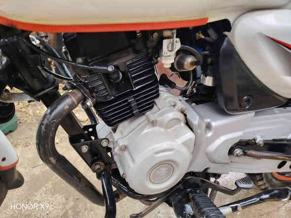 سلام عليكم دراجة بوكسر كلاسك موديل ٢٢ محرك مكفول اوراق كاملة السعر مليون ونص وبيهة مجال حك الجية واتساب 
***********
