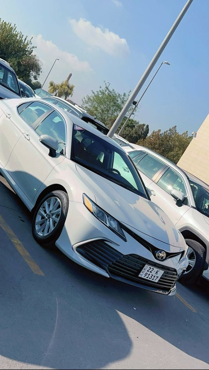 السلام عليكم ورحمة الله / كامري موديل /2023/  Leالسعر 227 وبيها مجال للطيبين / الضرر شبر بارد بل جاملغ  الامامي / ***********
