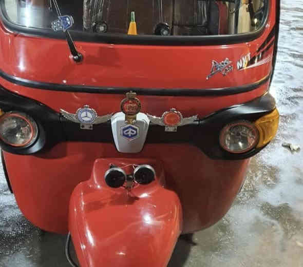 السلام عليكم تكتك بياجو للبيع مديل 21 طالعه ب24 كفاله كير ومكينه وبيهه ضربه خفيفه كدام سنويه والرقم باقي بس استلام العنوان البصره  التنومه الكباسي ***********
