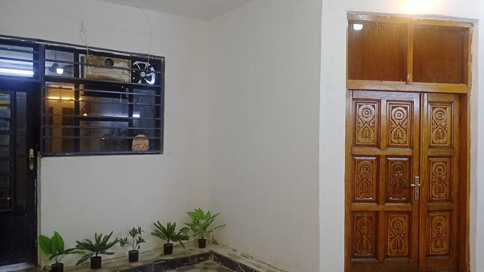 دار للبيع
طابو ملك صرف
 طابو ملك صرف
١٥٠  متر واجهه ٧ ونص ونزال ٢٠  متر 
طابقين طابوق مسلح بناء جديد
 الطابق الأول 
استقبال ضيوف ١٠ متر 
مطبخ  مع غرفتين نوم
وصحيات خارجيه وداخلية
منور عدد اثنين
الطابق الثاني 
ثلاث غرف نوم وصحيات 
مجموع الكلي للغرف خمس
جسر ديالى الورديه 
السعر ١٤٠ 
***********
