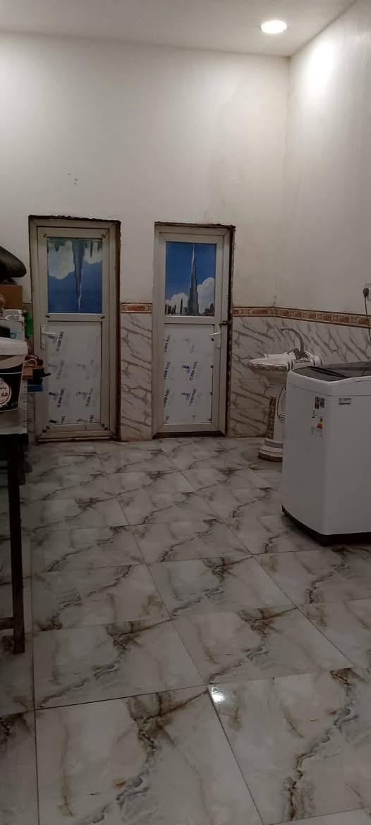 بيت لبيع مساحة ٤٣٠ متر طابو زراعي سند 25 طابق الاول يحتوي استقبال صالة و صالة كبيرة و موزع  و٣ غرف
صحيات خارجية و داخلية 

الطابق الثاني يحتوي مطبخ غرف ٢  صالة ١  مطبخ وصحيات 

ــــــــــــــــــــــــــــــــــــــــــــــــــــــــــــــــــــ

يوجد قطعة أرض مساحة اكثر من ٥٦٠ متر  الارض زراعي سند ٢٥ سدة دور النفط قرب بستان حجي صابر

***********
