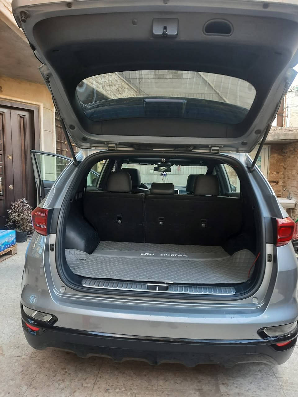 السلام عليكم
كيا سبورتج  فول مواصفات عدا البصمه لون رصاصي سمنتي
وراد امريكي سياره حادثه جاملغ الإمامي الأيسر فقط بارد 
بدون ايرباك 
صور حادث بلامنشور
ماشيه 68 الف حقيقي 

سياره بعده وضع شركه جديده لوك
مرقمه اربيل باسمي
المواصفات
🔸 محرك ٢٤٠٠  GD
🔸 دواخل اسود 
♦️فول تحكم استيرين
🔸 كشنات جلد كشن السايق كهرباء 
🔸بلوتوث
🔸 رادار امامي
♦️رادار جانبي
♦️رادار خلفي
🔸 شاشه كبيره
♦️تبريد قطعتين أمامي خلفي

🔸 wi-Fi 
🔸 كاميرة خلفي دوراه 
🔸 شاشة كبيرة مع نظام اندرويد
🔸 فول تحكم ستيرن +كروز سرعه 
🔸 نظام مود درايف (٣) انظمة قيادة
🔸حساس اطارات
🔸 حساس مطر
🔸 ايرباكات كله سليمه
♦️شاشه اعطال 

🔸 ABS 

💎اربعه ويل كب 
💎ويل كب ١٨كروم
♦️ السيارة موجودة في بغداد
♦️ السعر ١٨٥ وبي مجال مال عمله فقط لااكثر
♦️ للستفسار ***********
💎سياره موجوده بغداد
