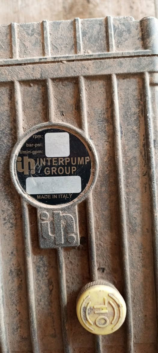 مساءالخيروالعافيه من رخصت الدمن المحترم غراض محطه غسل للبيع كنبريسر هواء400لترايطالي ثري فيزومضخة ماءايطالي ومولدكيا لوك ستندر2700المرغوب اثري فيز،،،اي ستفساراتصل ***********
