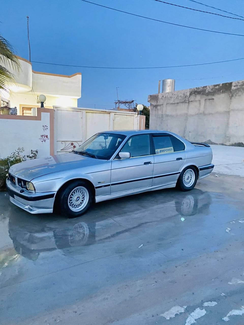 BMW 95 مەکینەی 525 دەبل دیجیتاڵ گێڕو مەکینەبەشەرت ئاڕمی هەولێرە بەشەرتی ئاڕۆم چوار تایوویلی لۆک کارەبای مەزبوت تەقەوڕەقەبەشەرت فولە سڵاید نیە تەبریدی نیە کامل بۆیاخە   شەخالە ماشەڵلە سەیارەکە جوانو پاکە 45مەعمەلە  ژ.م0751 919 4725
