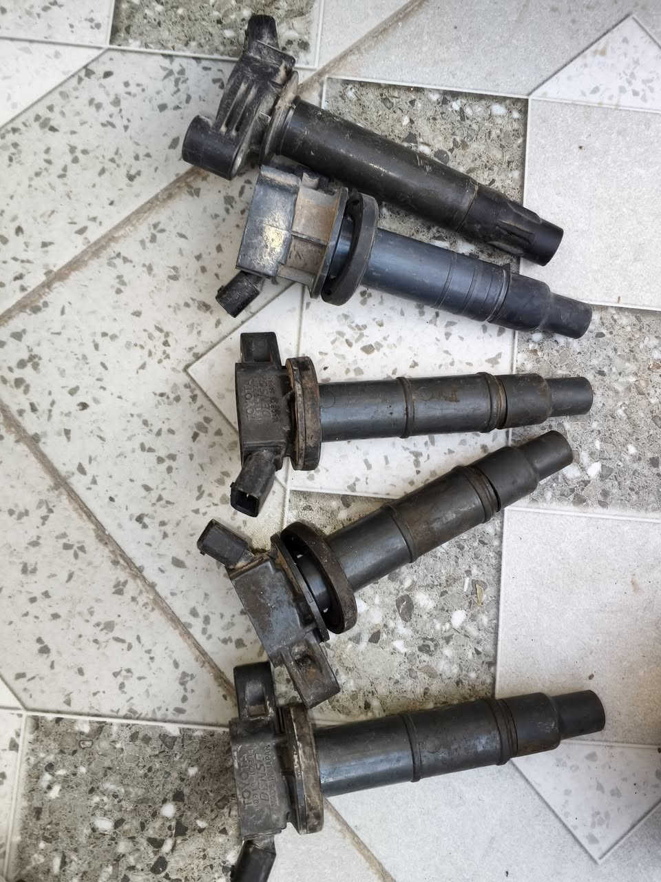 اغراض كامري للبيع شرط الشغل ***********
مازده طاكه بيها قاعده ترهم من ٧ الى ١٠ سعر ٢٥

جك ياباني اصلي ١٥ الف

جك صغير  ١٠الف

دكشن بارد ١٥ الف

مجاول زوج ١٥ الف

شباك امامي ٢٥ الف جديد ما مستخدم

جويتر ٢٥ الف

بردات ١٥ الف جديد

درايم شفت قصير ٢٥ الف

علامه ١٠ الف

غلاف باب من ٧ الى ١٠ اربع قطع ٢٠ الف 

كلوبات على الرقم الخلفي تك ٥ الف

يده باب بيها كسر بسيط وحده جديده زوج ١٠ الف

دجه مكينه ١٠ الف اصليه الصغيره
بطانه باب بلاستيك تخم ٤   ٢٠ الف
