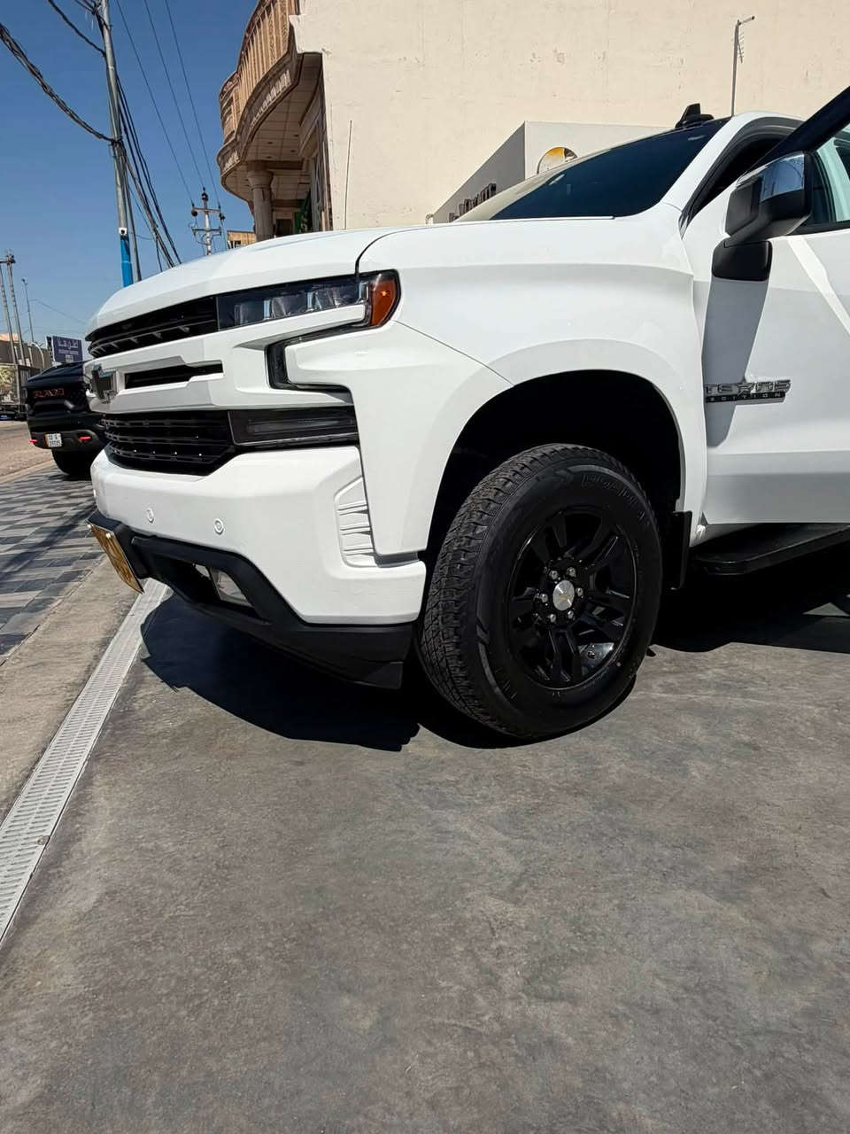 السلا عليكم

للبيع  سلفرادو

Chevrolet Silverado
والمرغوب (باب طويل بدي قصير)
 موديل : 2020
ماشيه 80 الف
ترفيع  2.5 انج
النضافة 100بالمية وجاهزه بدون اي نقص
محرك : 5300 V8 ( المرغوب )

كير :  6 سرعات ( المرغوب )

رقم شمالي تحويل ثاني يوم
و الهزه كامله 

(المواصفات)

- تشغيل و إطفاء عن بعد 

- فتح النوافذ عن بعد 

- إناره ترحيب 

- صندوق الخلفي كهربائي

- كامره خلفيه 

- مانع إصتدام مع فرامل 

- سياقه ذاتيه 

- حساسات إطار 

- شاشه تدعم(ابل كار بلي+واندرويد اوتو)

- مثبت سرعه 

- تبريد ثلج  + تدفئه  

- تبريد قطعتين 

- تسع السياره إلى 6 ركاب 

- مانع نزلاق

- سايد بريك كهربائي

- تنفيذ الأوامر الصوتيه 

- تحكمات ستيرن 

- دهن الگير جديد 

- دهن المحرك جديد -- ⁠
- طخم ويل جديد 
- غطاء بدي 
- لايتات زينون 
السياره حادثه  بلا ايرباك جاملغ وبنيد
للاستفسار ع الرقم***********واتساب
