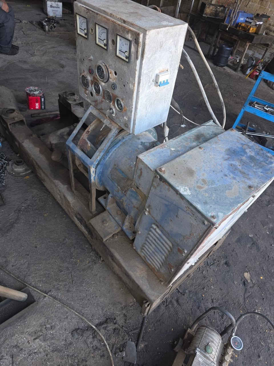 توليد 40kv  نوع (كل ستار).  مع شاصي مع تانكي كاز  سعره مليون. قفل ***********
