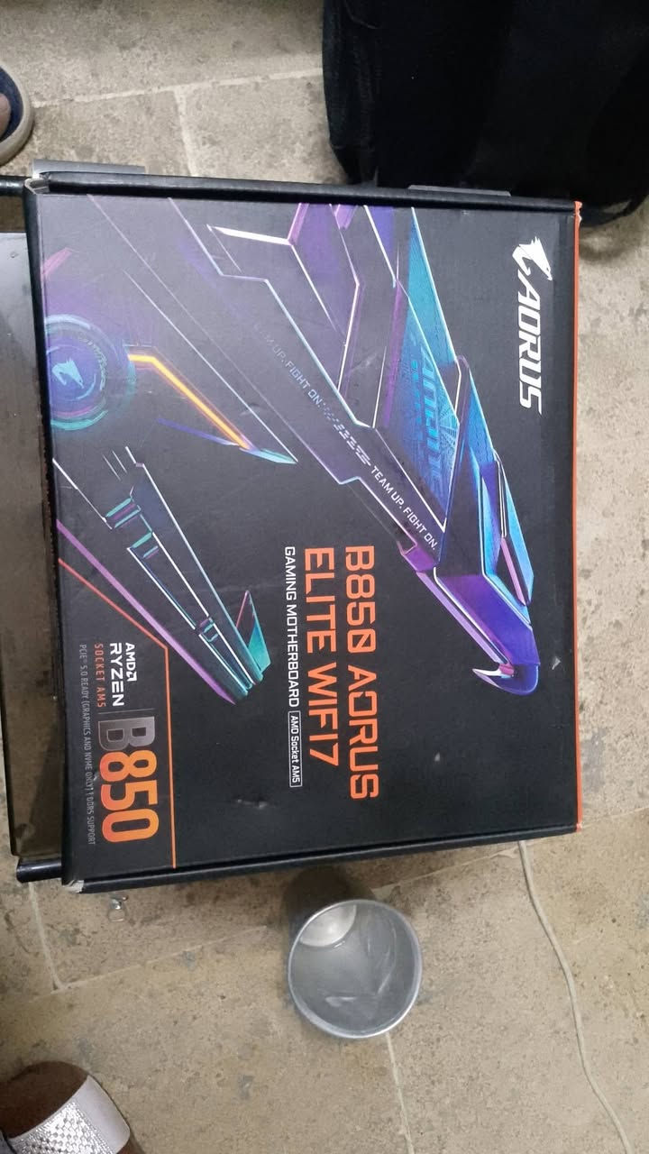 السلام عليكم، للبيع مذربورد B850 AORUS ELITE WIFI7 من الفئة الاحترافية المخصصة للألعاب والمصممين.

أبرز المواصفات:

المقبس: AMD Socket AM5 (تدعم معالجات رايزن الحديثة).

الرامات: تدعم DDR5 لأعلى أداء.

المميزات: تدعم منفذ PCIe 5.0 السريع جداً لكرت الشاشة والـ NVMe.

الشبكة: مدمج بها أحدث تقنيات الواي فاي WIFI 7 وبلوتوث مدمج.

حالة القطعة: (جديدة غير مستعملة ابدأ مجرم فتحت الكارتوة للتصوير).

الملحقات: متوفرة مع علبتها وكافة أغراضها الأصلية.
السعر: (375 مجال بسيط)
الموقع: (بغداد)
للتواصل والاستفسار عبر الخاص أو الرقم: (***********)
