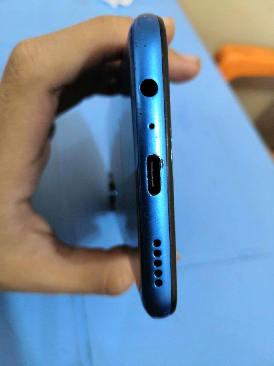 موبايل HONOR X7:
📱 الشاشة
الحجم: 6.74 إنش
النوع: IPS LCD
الدقة: 1600×720 (HD+)
معدل التحديث: 90Hz

⚙️ الأداء
المعالج: Snapdragon 680 (ثماني النواة)
كرت الشاشة: Adreno 610
الرام: 4GB
التخزين: 128GB (يدعم كرت ذاكرة)

📸 الكاميرات
الخلفية (4 كاميرات):
48MP رئيسية
5MP واسعة
2MP ماكرو
2MP عزل
الأمامية: 8MP
تصوير فيديو: 1080p

🔋 البطارية
السعة: 5000mAh
الشحن: 22.5 واط سريع

📲 النظام والميزات
النظام: Android 11 + Magic UI 4.2
بصمة: جانبية
يدعم: 4G، بلوتوث 5.1، WiFi، USB-C
يوجد مدخل سماعات 3.5mm

⚖️ التصميم
الوزن: 198 غرام
السماكة: 8.6 مم
ملاحضة :المكان بغداد جميلة الثانية لا يوجد توصيل السعر 150 قابل للتفاوض للجادين النضافة 90% زر الباور لا يعمل لكن حساسات البصمة فيه تعمل يجي مع الملحقات الي موجودة بالصورة


**إذا كنت صاحب هذا الإعلان وتريد حذفه لأي سبب، رجاءا أرسل رسالة إلى الدعم الفني**