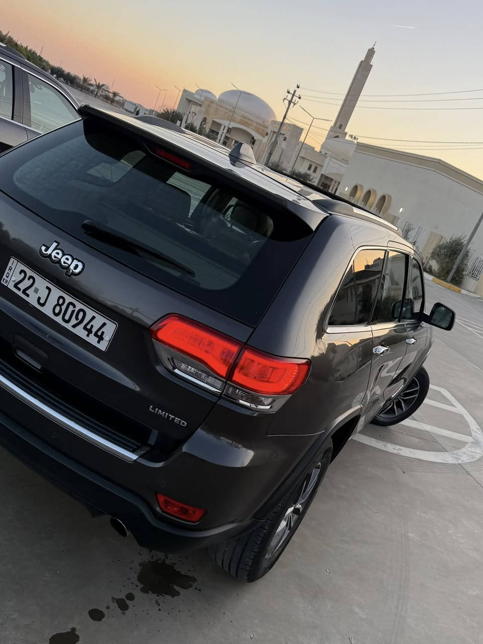 السلام عليكم (Jeep Cherokee) لمتدد
خليجي شركة هارلم الموديل (2018

المواصفات: فول اعلى فئه بالمتدد ماعدا الشاشات الخلفيه 

1: بانورما 

2: كشنات جلد +كهرباء + تدفئى تبريد 

3: دركة تدفئى 

4: تثبيت سرعة + سياقة ذاتيه 

5: عاكس روئيه ليلية 

6: 4x4 فور ويل 

7:: 5 انضمه قيادة 

8: بجم السياره مغلف بحماية ppf 

وبيها باقي مواصفات معروفه بعد 

الممشى 70 الف كيلو متر 

السياره بيها فقط بارد بالجاملغ الامامي شبر + كارت باب السائق غير هذا مكفوله كفاله عامه 

للاستفسار / *********** واتساب + خط متواجد
