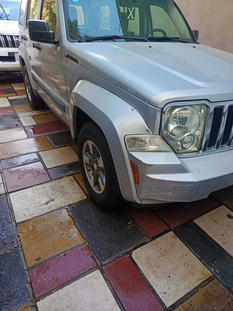 السلام عليكم جيب لبرتي موديل ٢٠٠٨ السياره نظيفه بيها صبغ باب كير محرك ممتاز تبريد ممتاز  السياره كاملة السعر 80 للإستفسار على الهاتف *********** وشكرا
