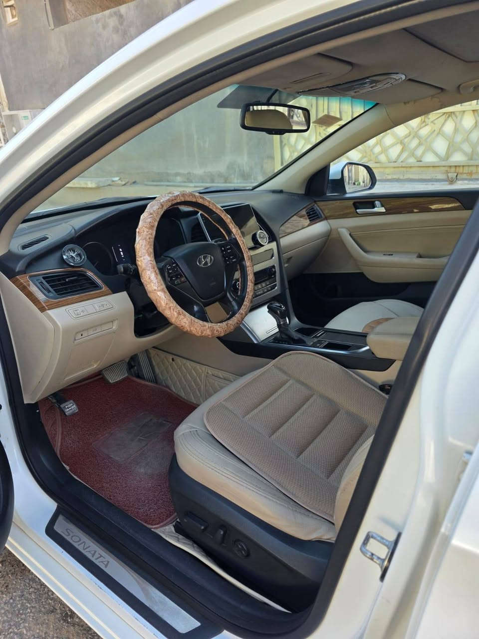 السلام عليكم للبيع سوناتا خليجي مديل 2015 فول مواصفات بنراما بصمه محرك 2400 دوش السياره جديده كلش الرقم بغداد الجديد السياره مكفوله ما عدى بارد واضح بالصور كير ومحرك وتبريد على الفحص السعر 160 وبيه مجال بسيط للاستفسار اتصل *********** النجف, العراق

