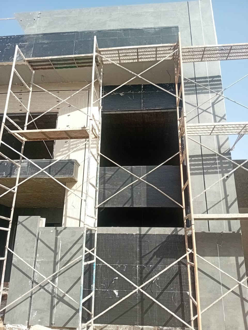 نتعامل بمصدقية واجهات براسلين وارضيات كادر كامل فى أعمال  البرسلين والكاشى والجدران *********** بغداد الرقم ب واتس
