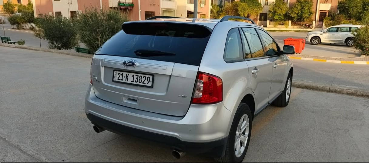 السلام عليكم ورحمه الله ford edge للبيع فقط خليجي شركة niva
موديل 2012 
موصفات sel 
ماشية 170 الف km 
حساسات خلفية
مرايات نيكل
لدات امامي بلادي 
السيارة جدآ نضيفة سويجات ثنين اصلية
بدون قطرة صبغ فقط تعديل بارد اقل اربع اصابع 
هزة وسنوية جديدة لحد 2030 رقم سليمانية وبأسمي 
السعر 125وبي مجال ***********
