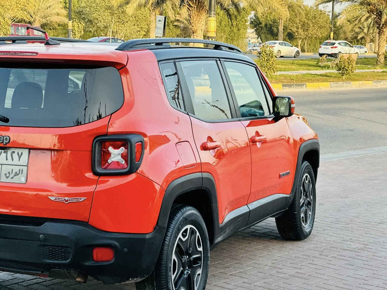 السلام عليكم جيب رنكد 2017 حتدثه فقط الجاملغ الخلفي بدون. دواخل. وبل عراق جاملغ امامي رش فقط عدا كفاله عامه. كير. مكينه ما مفتوحات 
فول موصفات كلشش خنك 
مكينه 2400 
بصمه  
بنرامه كشن جلد 
فور. ويل 
مري شفط 
شاشه ديجتال 
سايد بريك دكمه 
كشنات كهرباء وتدفه وتبريد  
تو كلر يعني لونين 
داخل لونين ماروني وسود 
جنطه كهرباء 
وهواي بعد موصفات 
عنوان كربلاء 
الرقم ***********
السعر( 110)
