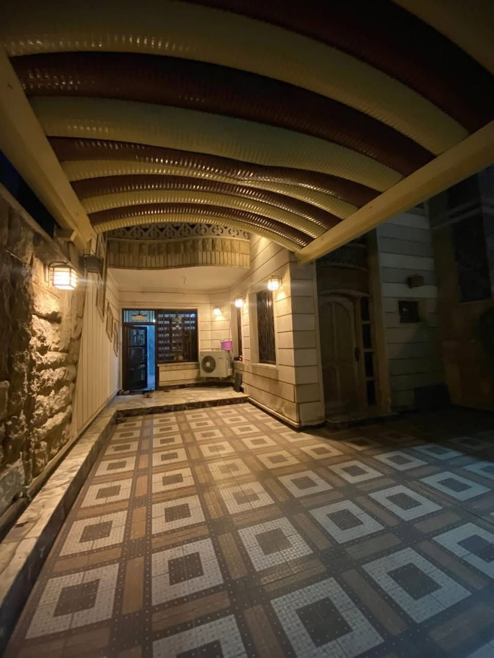 🏡 بيت للبيع – شارع فلسطين / محلة 510
📐 المساحة: 251 متر

📏 الواجهة: 7.5 متر

🏠 البناء: طابقين

✔️ 4 غرف نوم

✔️ 5 حمامات

✔️ صالة واسعة واستقبال

✔️ مطبخ

✔️ 3 مناور

📍 الموقع: شارع فلسطين – محلة 510

📞 للتواصل مع المالك مباشرة:

***********
