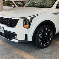 كيا سورنتو 2025 مكفوله من الصبغ والتبديل فقط بارد صغير بالجاملغ الامام...