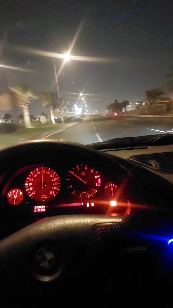 السلام عليكم
BMW 525 i / 1991
- السيارة مصبوغة عام بدون حادث
- كير اوتو
- ريمونت تقفيل وتصعيد جام
-  ويل خلية
- غرفة جلد اسـود
- للتواصل واتس / ***********
- السعر / 52 ورقة وبيها مجال حق الجية
حبيبي السيارة بأي محافظة/منطقة موجودة هسه؟ وإذا تريد شنو وقت المعاينة المناسب؟: 
بغداد البياع 
الاستمارة والملكية شنو وضعهن؟ نقل مباشر لو بيها مراجعة، ومتى آخر فحص/سنوية؟: 
2029 نقل مباشر 
الكهربائيات كلها شغالة لو اكو شي يحتاج شغل مثل المكيف، الزجاج، السنتر، والعدادات؟: 
المكيف غير شغال 
إذا السعر قابل للتفاوض، تريد تبديل أو بس بيع نقد؟: 
اذا متوفر مراوس ماكو مشكله سيارة BUD او كيا فورتي 
