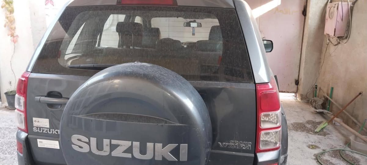 فيتارة رقم ديالى باسمي ٢٠٠٨ السعر٦٠ وبيها مجال بسيط
