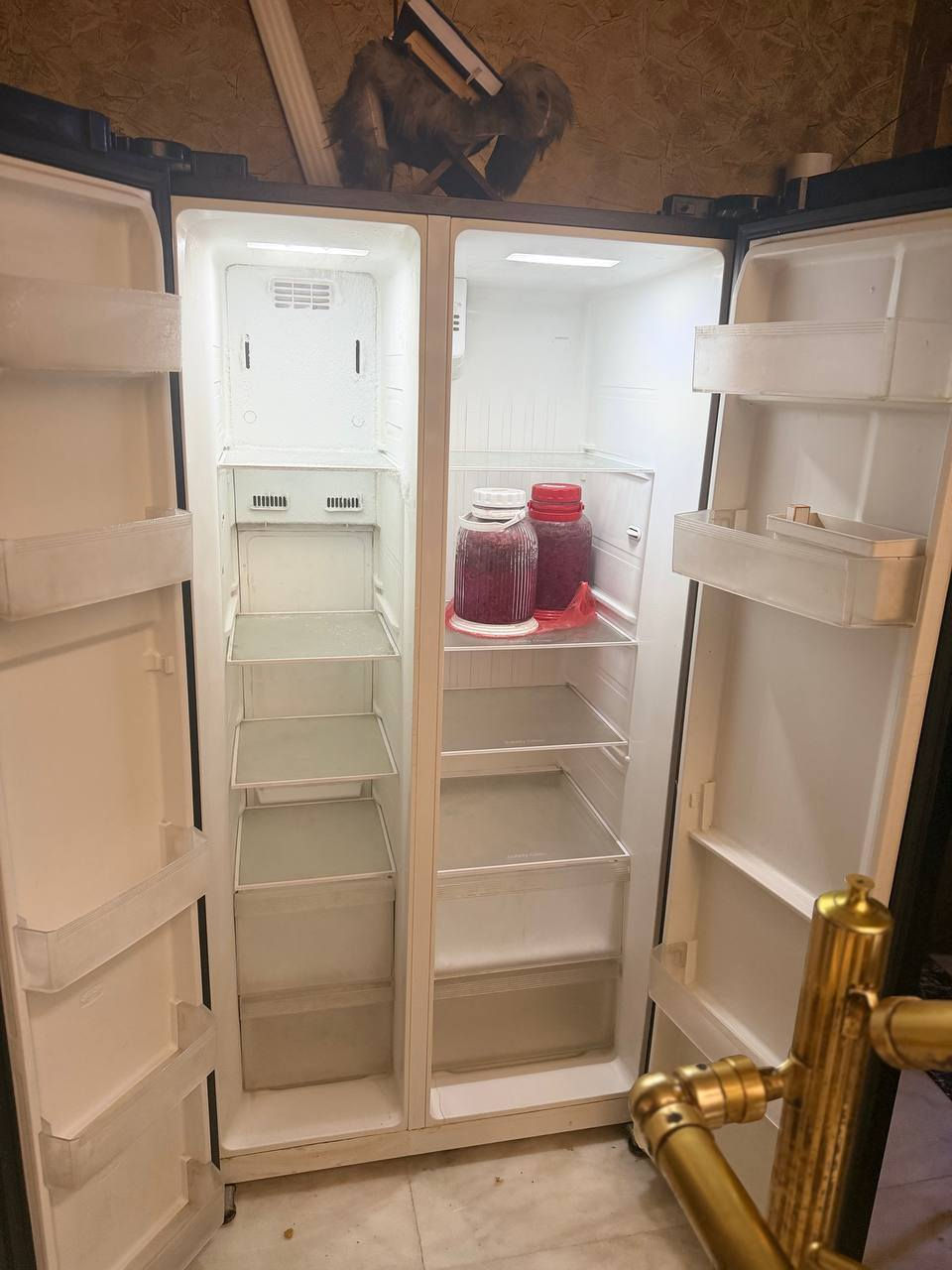 السلام عليكم...
هايه ثلاجه الريان شركة اصليه ومعتمده ثلاجه صدك قويه اخت الجديده ما بيهه شي نظيفه البيبان جام (كزاز) تحكم شاشه جديده ما صارله سنة وشويه من اشتريناهه..
سبب البيع. السفر 
السعر 650وبيها مجال
العنوان بغداد البلديات
الرقم ***********
