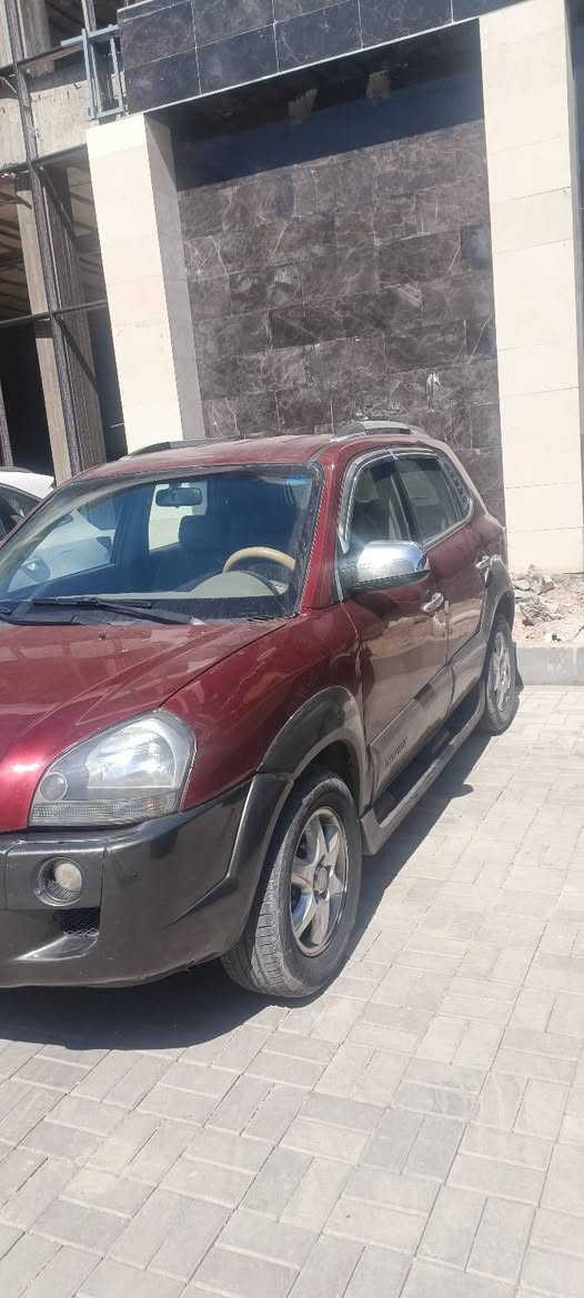 توكسان هونداي 2006 خليجي
محرك 2000 دوش 
سياره مصبوغه عام صبغه جارد ونصبغت
حادثه جاملغ ايمن 
سياره نضيفه ومرتبه 
السعر 90 ورقه وبيه مجال 
مكانه كربلاء منطقة الامام عون 
0772 656 9408 كربلاء, العراق
