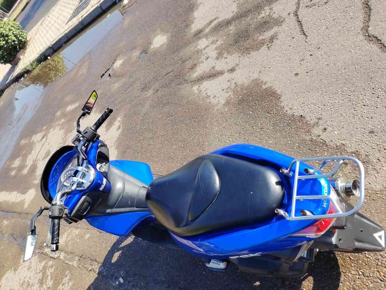 للبيع دراجه PCX جيل[1] ياباني ياباني🇯🇵🇯🇵 jf
دراجه بلاديه مكينه ابلادي 
دراجه برغي ممفتوح بيه 
كهربائيات حساسات شغاله 
دراجه اي اي نقص مابيه 
صارله شهر من طالعه رمبه 
دراجه مكفوله كفاله عامه 
وجيب فيتر وياك 
ونطيك ضمان بلدراجه
تايرات جدد امامي خلفي 
حساسات A ازدحام وحساس استان كله شغال 
دهن ادير من شركه هوندا 
سعر ١٢ورقه بيه مجال للطيبين👑💞
مكاني بغداد البلديات  
الاستفسار الرقم ***********
