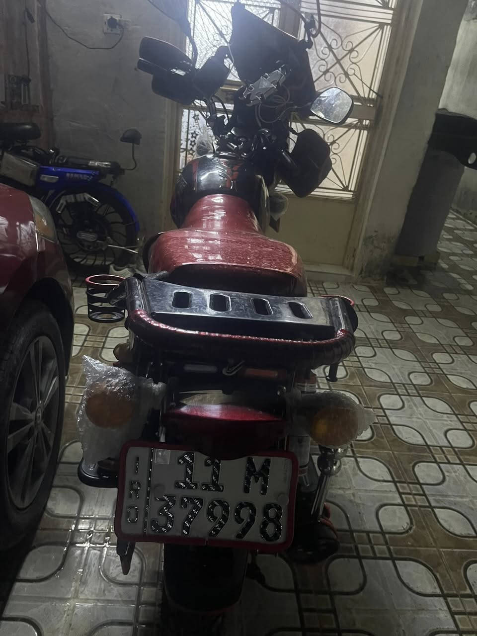 السلام عليكم.حبايب بوكسر موديل21 ماشيه27الف .دراجه كله بلاد شرط مكينه ممفتوحه وين ميعجبك تفحص .رقم 11 بسمي تحويل ثاني يوم  كهربائيات زنوب نشرات مجمبزه ودراجه مال جناي ربع متصرف عليه  السعر2500 وبيه مجال قليل للاستفسار ***********
