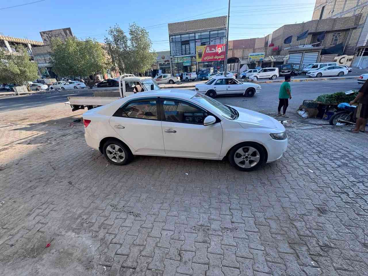 السلام عليكم
سيراتو موديل 11 بيه صبغات  السعر 75 
العنوان النجف 
الرقم ***********
