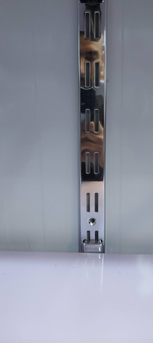 السلام عليكم 
يوجد ارفوف محل كامل للبيع 
سج جداريه عدد ١٧ قياساته  ٢٤٠
شيال ارفوف  عدد  ١٠٠
ارفوف خشب تركي ابيض ٢٤٠  العدد مفتوح
الصور موضح كدامك


**إذا كنت صاحب هذا الإعلان وتريد حذفه لأي سبب، رجاءا أرسل رسالة إلى الدعم الفني**