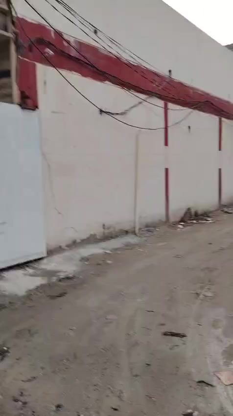 217 م طابق واحد بناء جديد 3 غرف نوم كربلاء شارع زينب الحوراء قرب الاساله الماء كافه الخدمات للستفسار ***********
