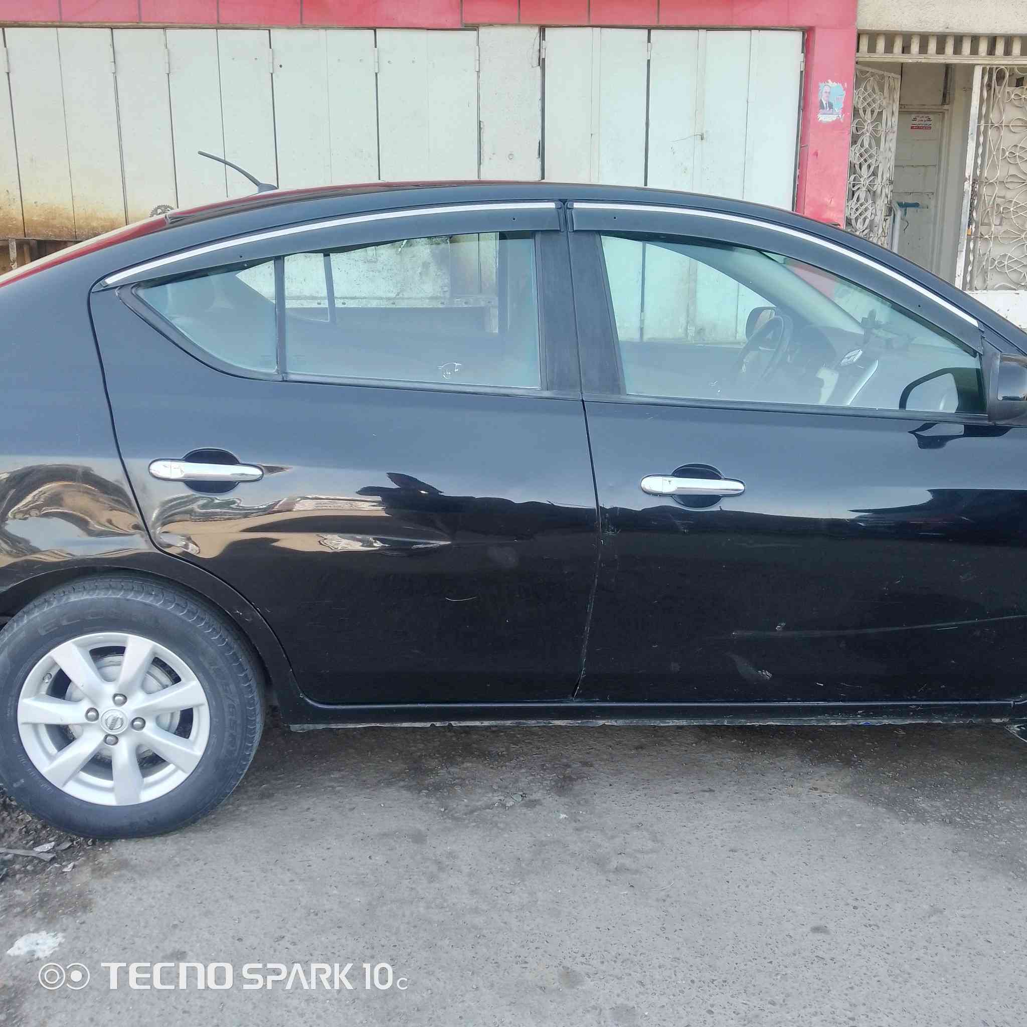 سلام عليكم سياره نيسان فيرسا وارد امريكي مديل 2014 رقم بغداد انكليزي باسمي مكينة جديدة ضربته جاملغ امامي مبدل نفس لون بيه طخات خفيفة
العنوان بغداد الجديدة أو العبيدي 
السعر 78
***********
