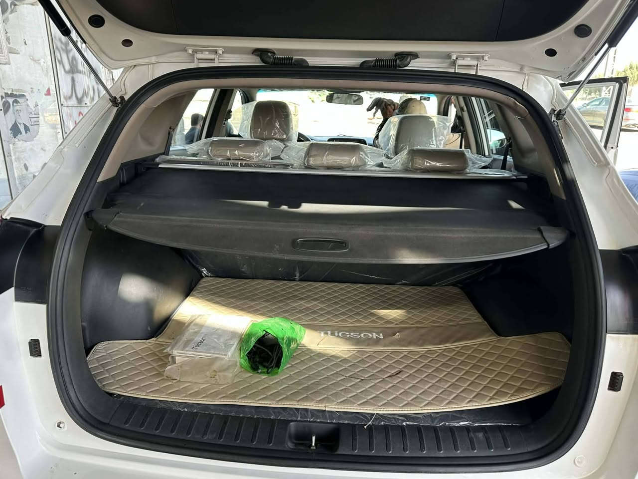 توسان 2020 شركه الكاصد 
بصمه تشغيل شاشه جبيره كشنات كهرباء 
فول تحكم ستيرن لايت زنون خمس عدسات بك لايت لد 
سايد بريك رجل مري شفط محرك 2000 دوش 
رقم جديد هزه جديده ماشيه114 كم حقيقي
مكفوله كفاله عامه
السياره بسمي تحويل ثاني يوم 
للاستفسار الاتصال ع (***********
