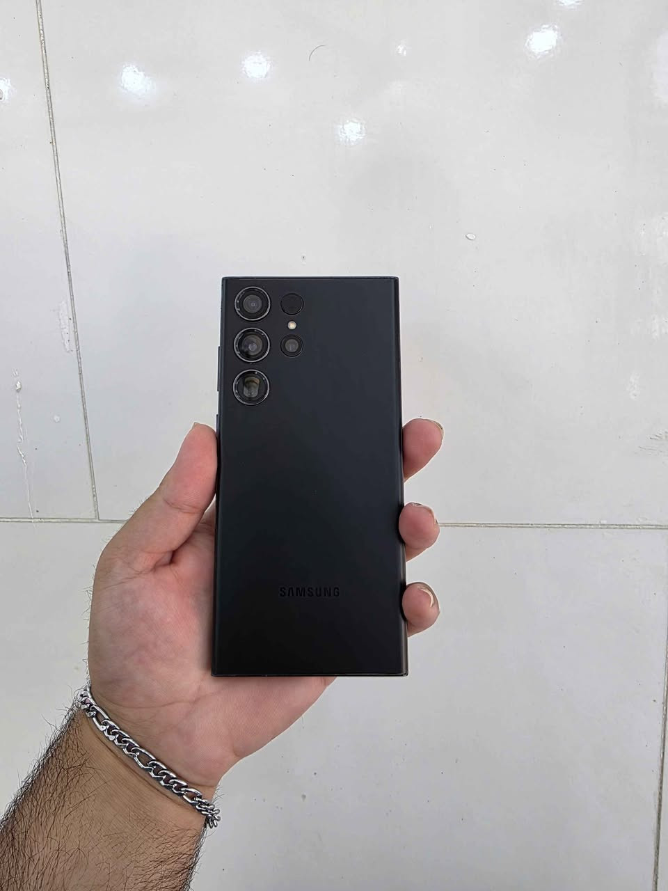 سامسونك s23ultra 
مستبدل شاشة وكالة حصراااااا 
ومستبدل ضهر 
ذاكرة ٢٥٦ 
جهاز عملاق ونضيف جدا 
مكاني بابل الحلة الهاشمية 
*********** حلة, بابل
