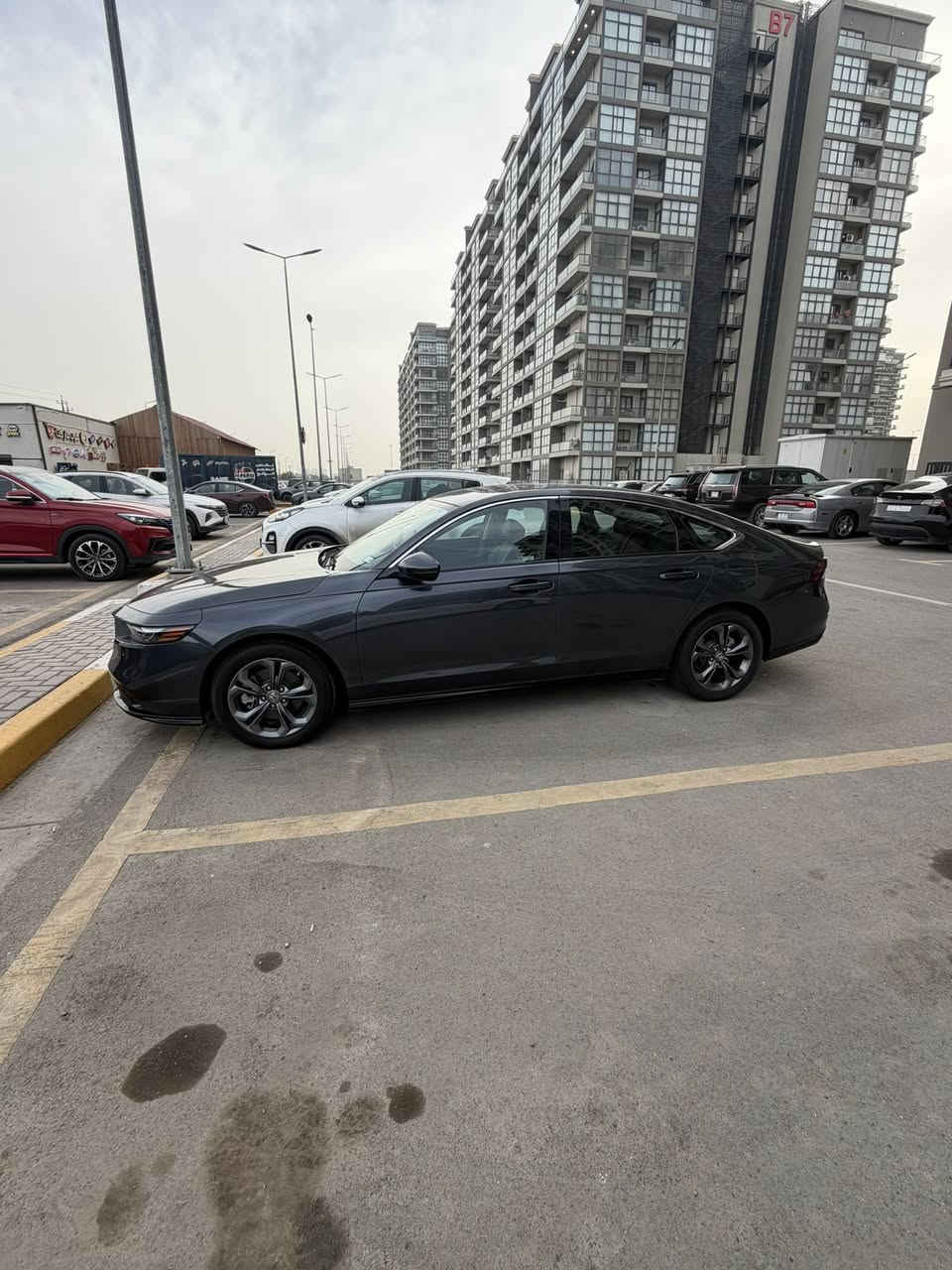 السلام عليكم هوندا اكورد موديل 25 EXL فول رقم بغداد باسمي السعر 22 $ للاستفسار ***********
