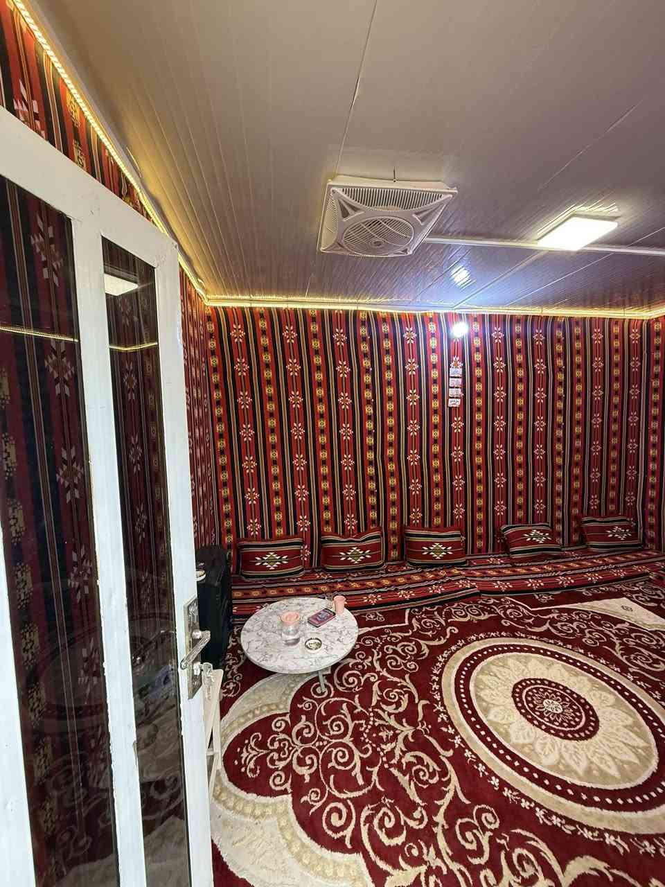 السلام عليكم ورحمه الله وبركاته
كرفان جلسه عربيه للبيع 

المساحه طول 4 متر وعرض 3 متر 

الارتفاع 2.80 

الكرفان الجدار سندويج بنل ابو 10 

والسقف سندويج بنل ابو 5 

الكرفان مجهز كامل من كلشي كهربائيات ومفروش 

مع الشباك والباب حديد كامل مع الفرش الي ويا 

المكان الفلوجه حي الأمين 

للاستفسار الاتصال على الرقم 

***********

*********** 

السعر مليونين ونص وبي مجال
