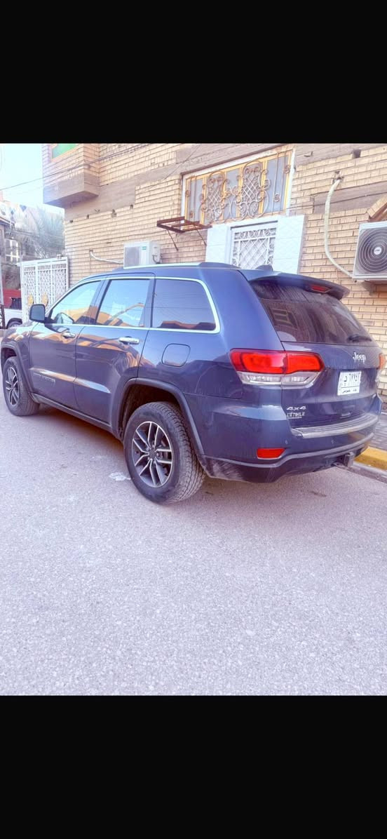 🚘 سيارة للبيع | عرض مميّز
▫️ النوع: جيب كراند شيروكي
▫️ الموديل: 21
▫️ اللون: حبري 
▫️ الممشى: 46
▫️ الرقم: بغداد 
✨ الحالة: ممتازة جداً
🔍 الفحص: كامل بدون ملاحظات
📑 الأوراق: أصولية 100%
💰 السعر: مناسب وقابل للتفاوض
📍 التواجد: السماوه 
📩 للتواصل ***********
