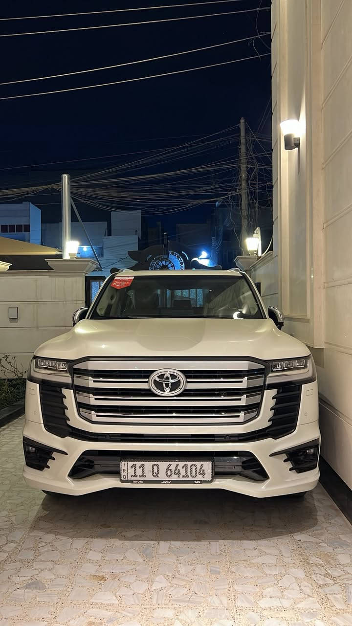 السلام عليكم للبيع لاندكروز VX 2024 ضمان شركة SAS بعدها بالضمان، السياره ماشية 16الف
عامة السياره مغلفة PPF بالكامل

مكان السياره بغداد هـ ***********
