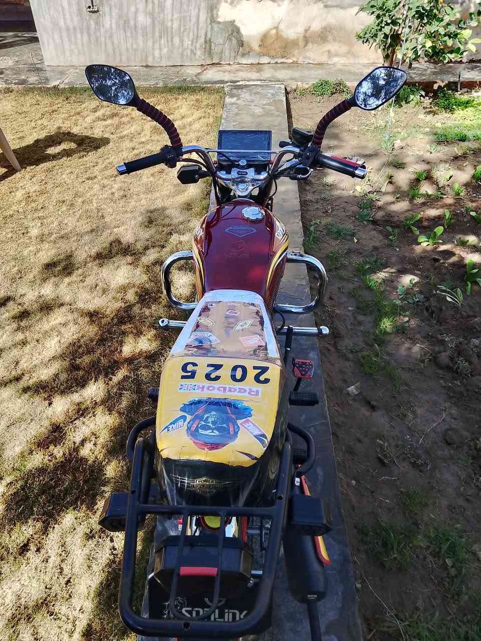 السلام عليكم
دراجه سولنك موديل 2025  محرك 200 جواكيج  اخو الجديد بعدها فول نضافه مال جناي سويجات2 بصمات2 منفيست موجود استفسار خاص او اتصال***********
