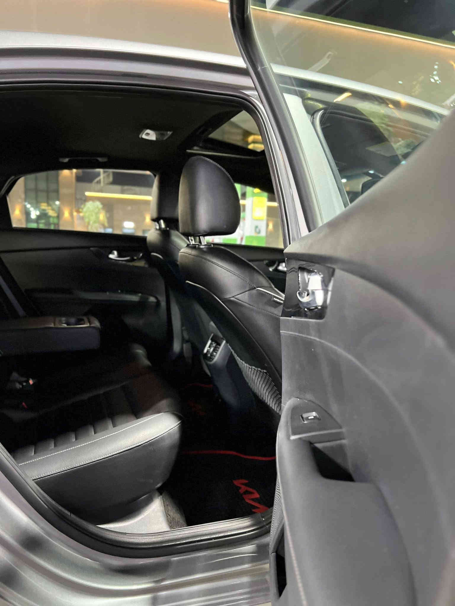 سلام وعليكم فورتي جيتي لاين فول مواصفات مديل 2024
محرك 2000 دوش رقم بغداد بأسمي تحويل ثاني يوم ترقيم جديد 
السياره ماشيه 13
المواصفات 🩶
فتحه 
سياقه ذاتيه 
مثبت سرعه 
رادار خلفي 
رادار امامي 
رادار جانبي 
اشاير مري
بصمه تشغيل 
بصمه أبواب 
بصمه صندوق
بصمه هند ابريك 
+AUTO HOLD
كشنات جلد 
مع تبريد +تدفئه مقاعد 
+تحكمات كشنات كهرباء 
انضمه اسبورت +نورمال +سمارت
شاشه تدعم كار بلي +كامرتين
تبريد خلفي خانتين 
شاحن لاسلكي 
+يوأس بي مع مخرج خلفي

حادث السياره فقط حافه البنيت وحافه الجاملغ ومعمر نفسه بدون دواخل مابيهه اي تبديل السياره ليبل واحد صور الحادث مرفوقه مع النشر 

مكان السياره بغداد 
رقم الهاتف       ***********

السعر السياره 185🩶🩶
