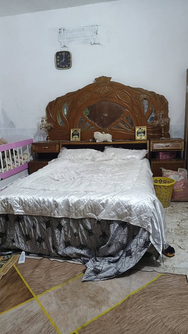 غرفه صاج تسكام خمس بيبان مابيها اي نقص السعر 700وبيه مجال الاتصال***********
