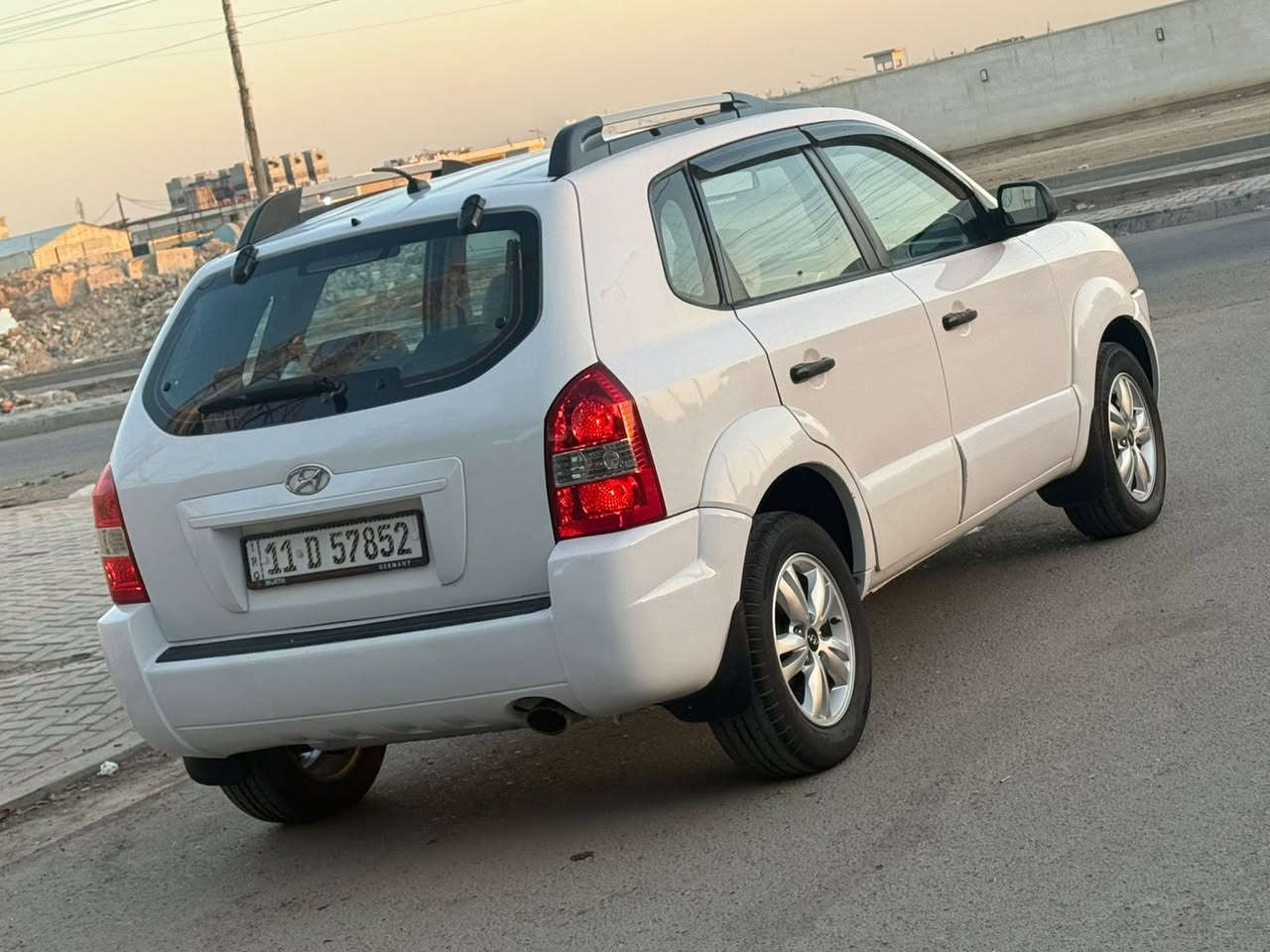 توسان 2009 خليجيه 
محرك2000 دوش 
كير ومحرك كفاله 
تبريد ثلج ❄️ 
صدر نضيف تخم تاير 
بيه صبغ قطع اثر تكشير 
للبيع السعر 89 ورقه وبيه مجال بسيط 
*********** احمد 
*********** مكاني بغداد
