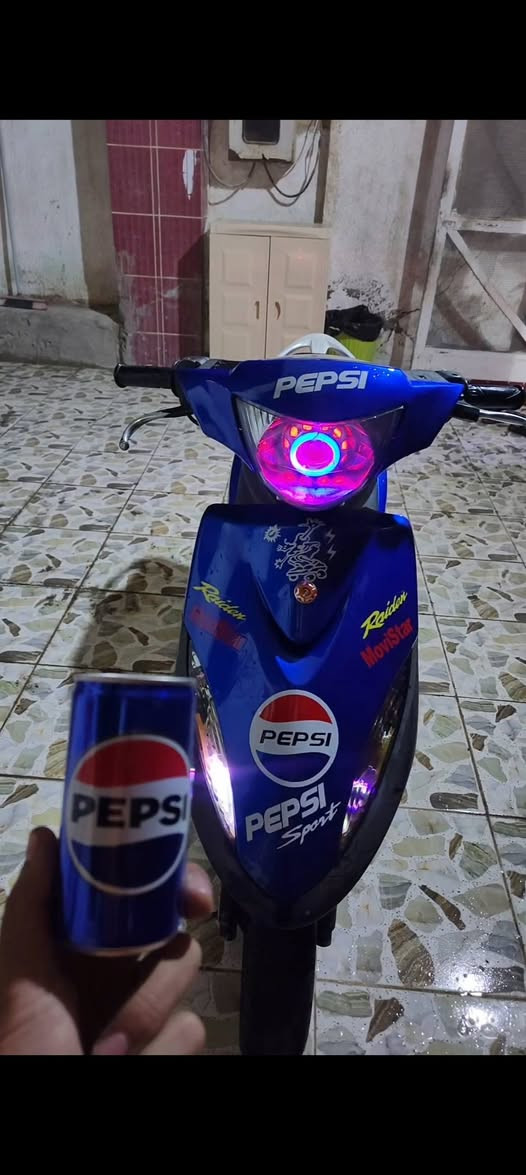 ماكس عدلة كفاله عامه عامه الها شهرين نازله من الرمبه كفرات هذني تجاريات البلاديات ضامهن لونهن ابيض زلغ مابيهن + كلج امامي رياضي والبلادي ايضا مضموم وما مستخدم قليل شلعه تاكل الكاع معدل عوج كهربائات شغاله كامله كامله مابيها اي نقص وجديده واستخدامها  قليل مكاني كوت خاجيه نقصها الوحيد السلف تجاري فقطط..  الرقم ***********
