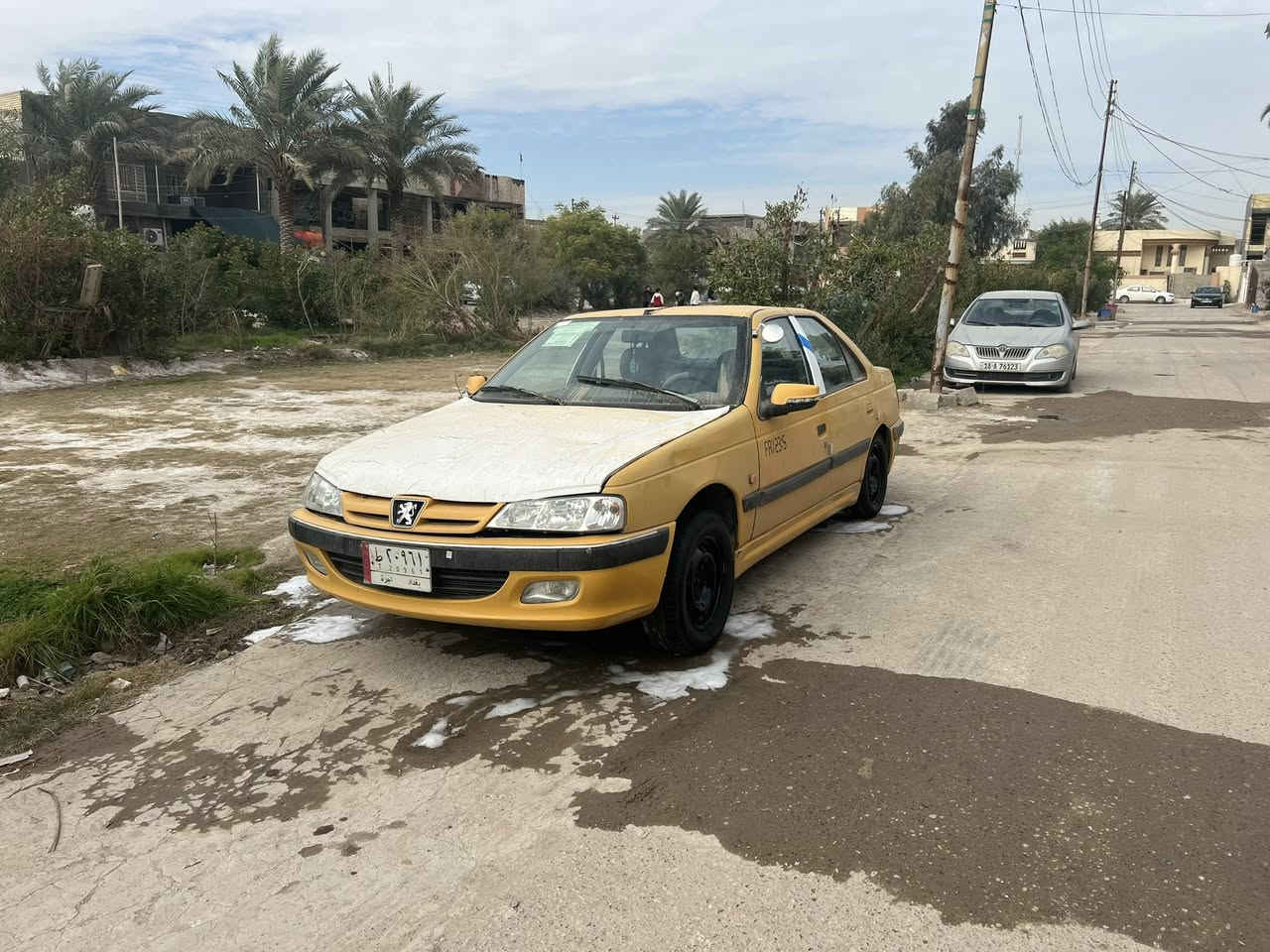 سلام وعليكم بيجو بارص موديل 10سياره حلوه وخير من الله كير مكينه مكفولات رقم بغداد السعر 35 وبيه مجال الشراي يتصل ***********
