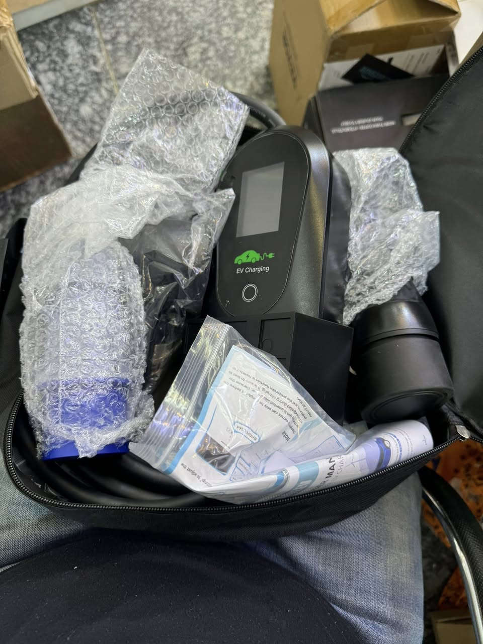 السلام عليكم شباب شاحن سياره السعر 250  الف توصيل لكل العراق تواصل واتس ***********
